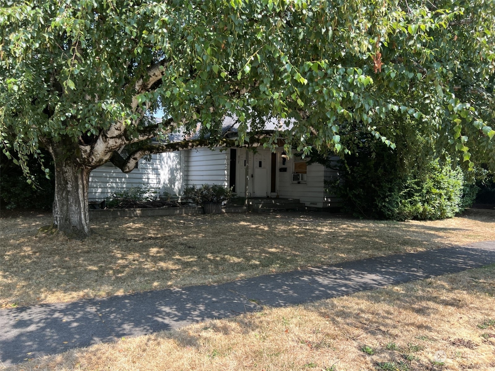 Property Photo:  817 4th Avenue SW  WA 98371 