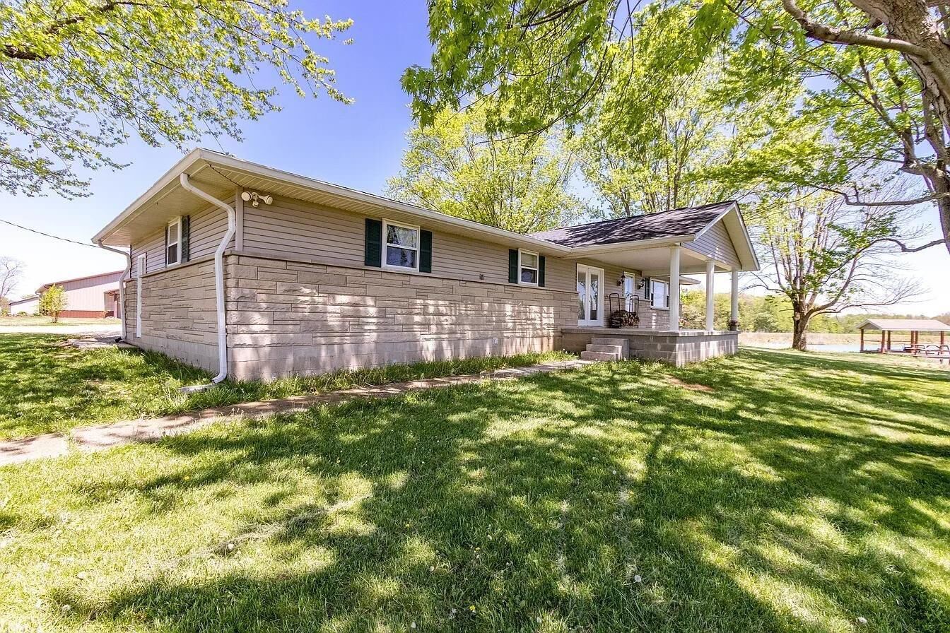 Property Photo:  3749 E County Road 900  IN 47017 