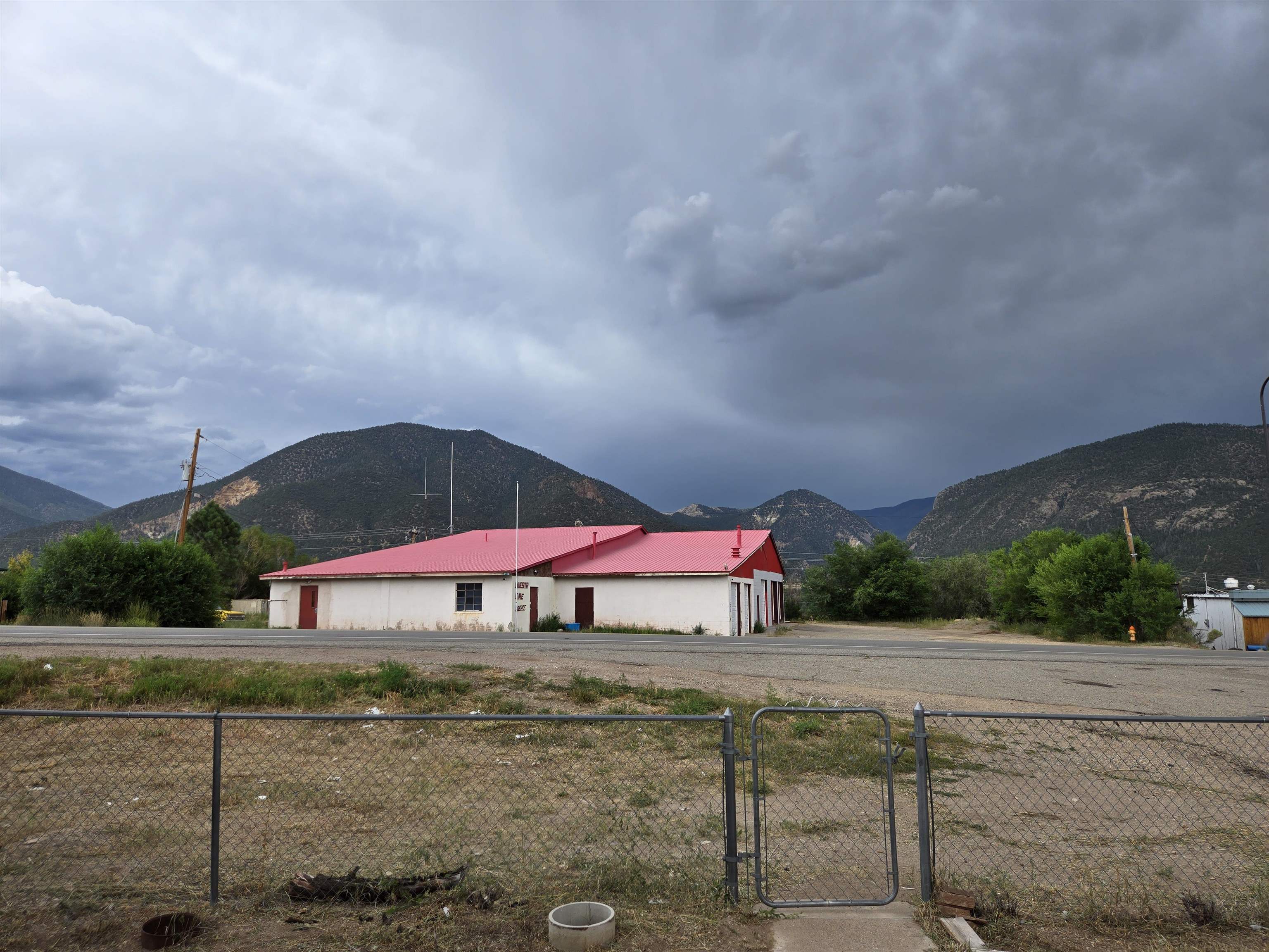 Property Photo: 2462 Hwy 522 NM 87556