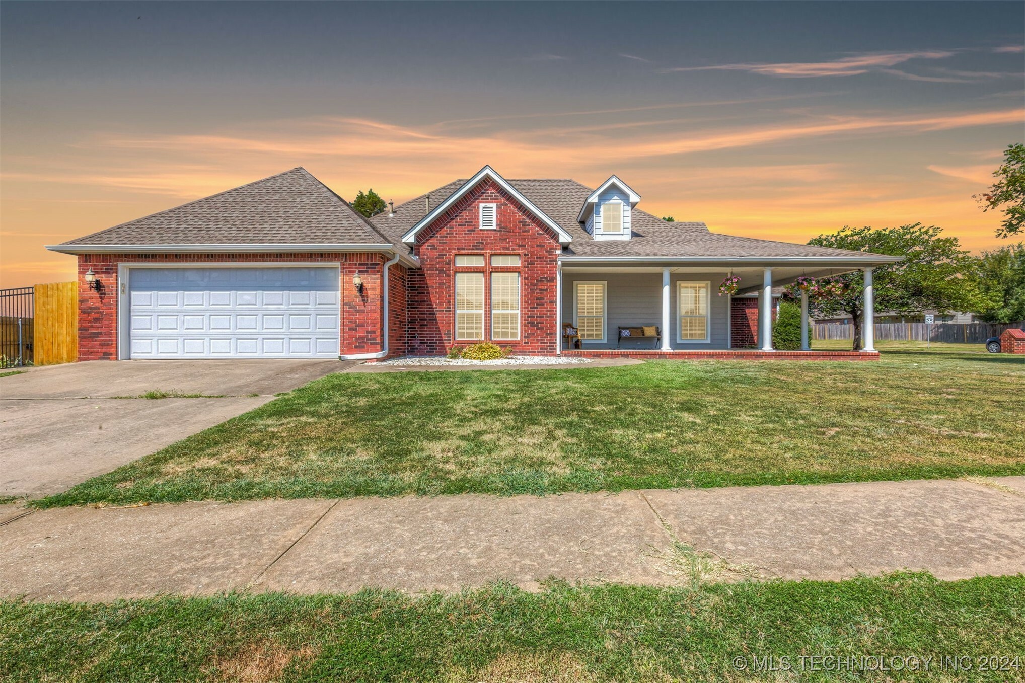 Property Photo:  1304 W 117th Street S  OK 74037 