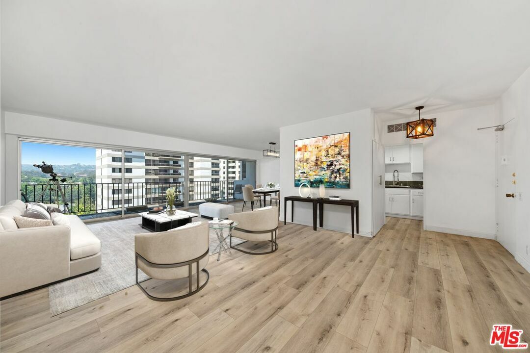 Property Photo:  10450   Wilshire Blvd 11G  CA 90024 