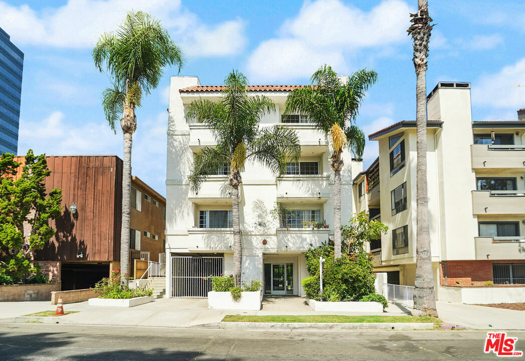 Property Photo:  1240   Amherst Ave 202  CA 90025 