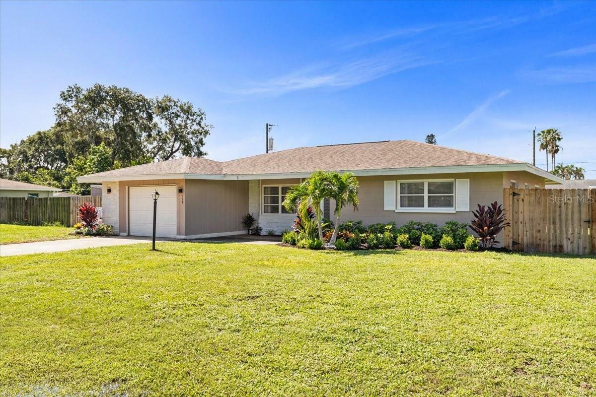 Property Photo:  112 66th Avenue Drive W  FL 34207 