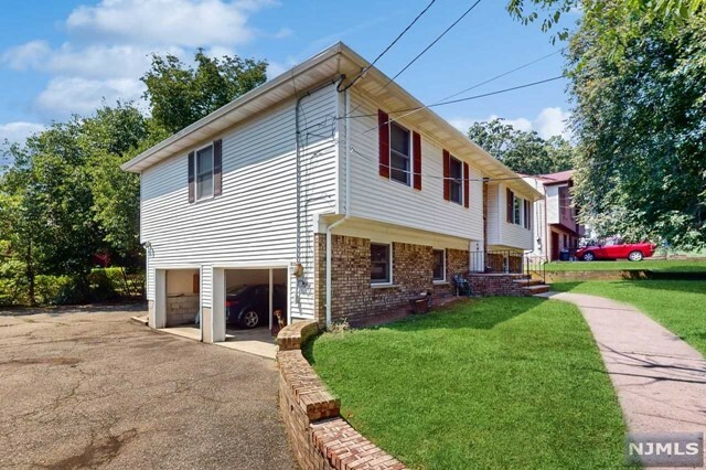 Property Photo:  1 Mount Vernon Avenue  NJ 07052 