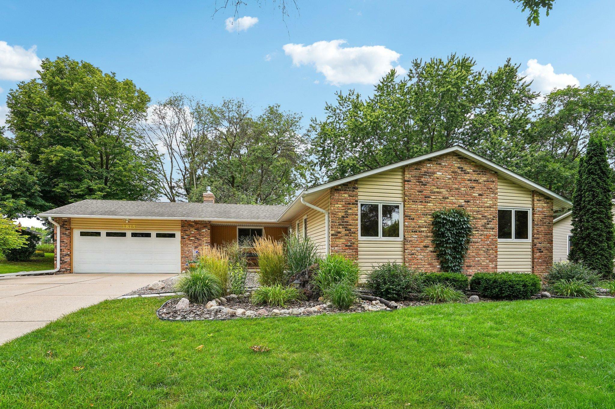 Property Photo:  3815 Pilgrim Lane N  MN 55441 