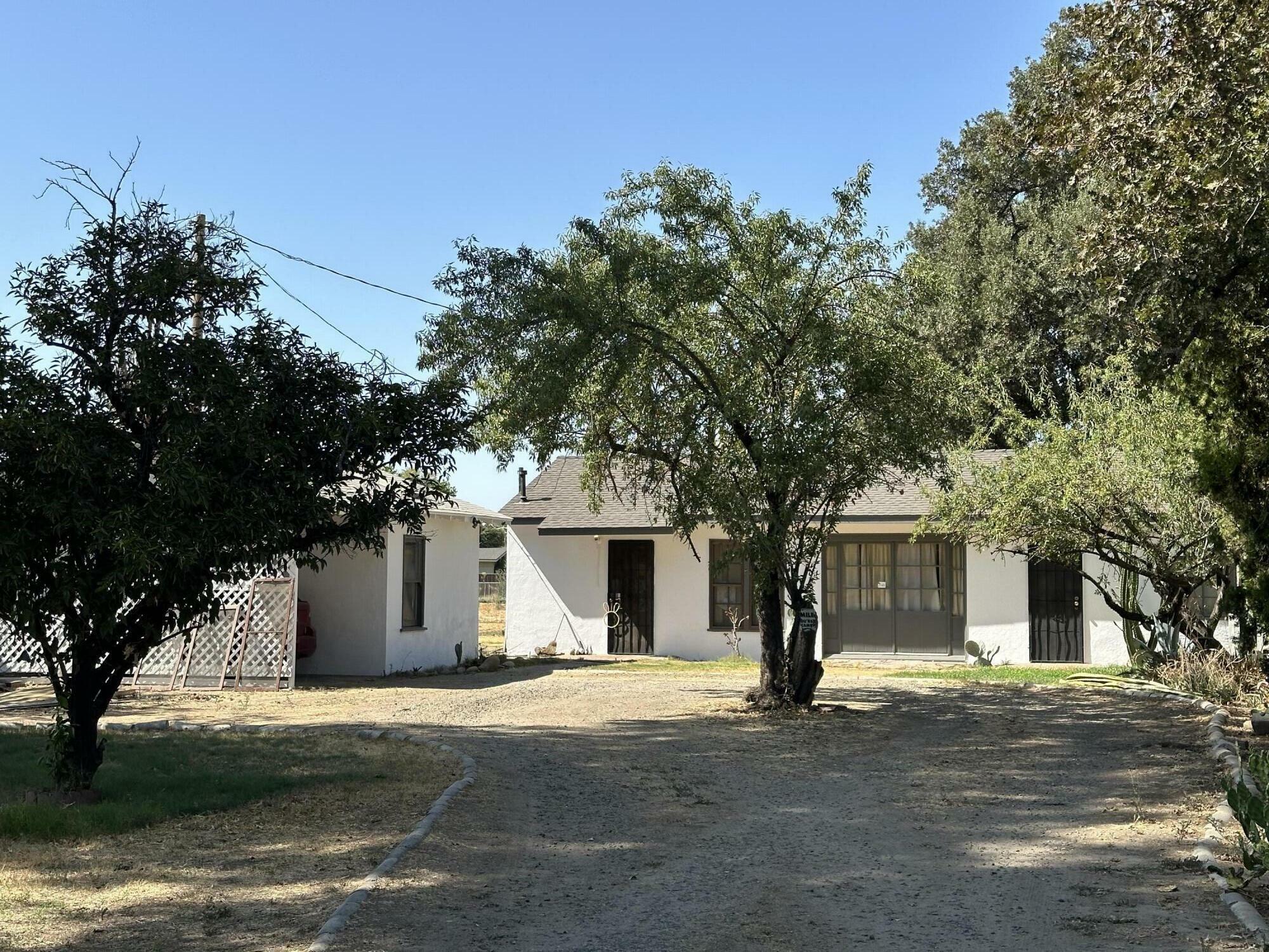 Property Photo:  1736 E Houston Avenue  CA 93292 