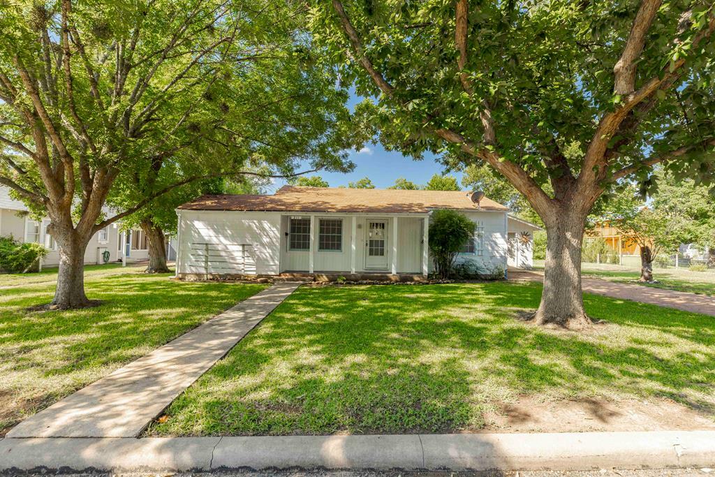 Property Photo:  211 Centre St  TX 78624 