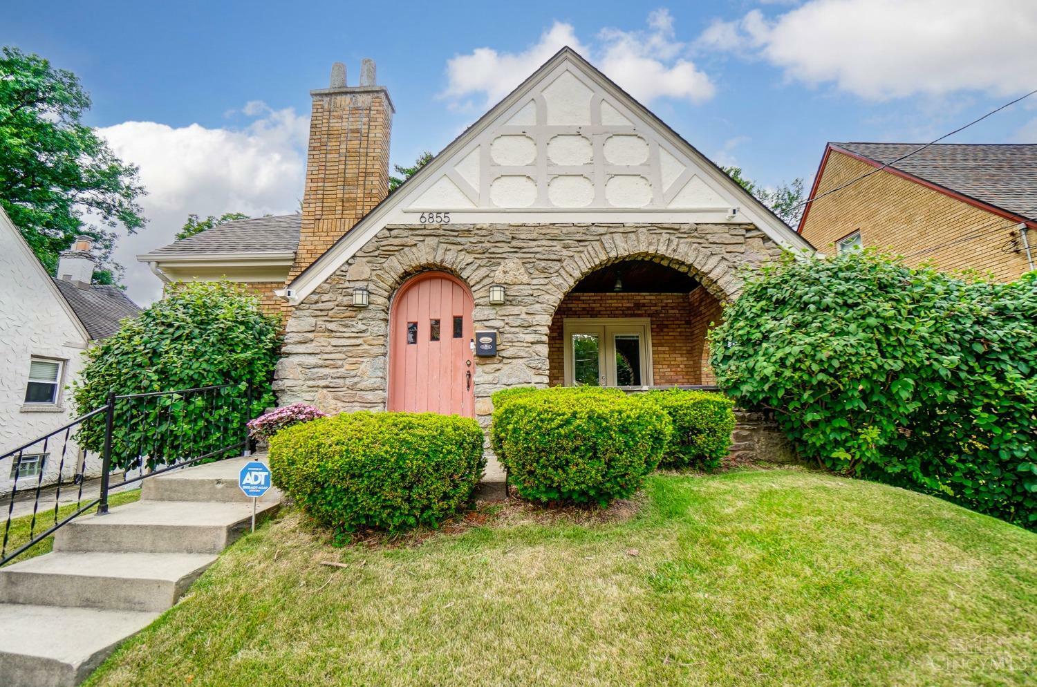 Property Photo: 6855 Elwynne Drive OH 45236