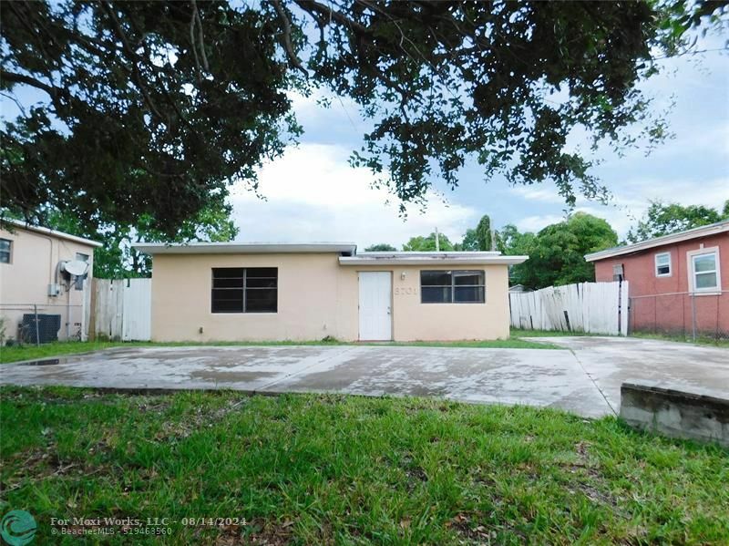 Property Photo:  3701 SW 58th Ave  FL 33023 