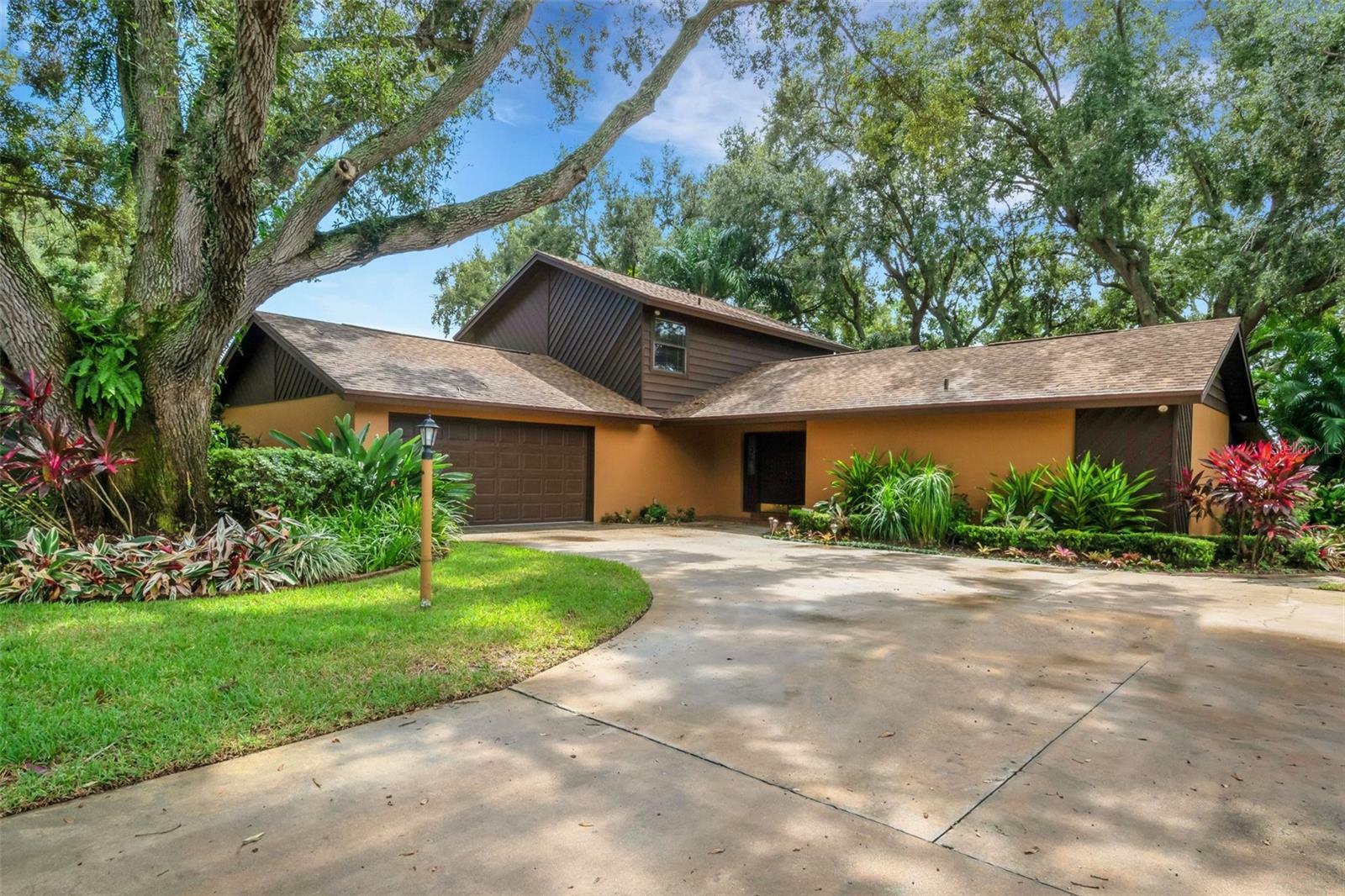 Property Photo:  2019 Shoreland Drive  FL 33823 