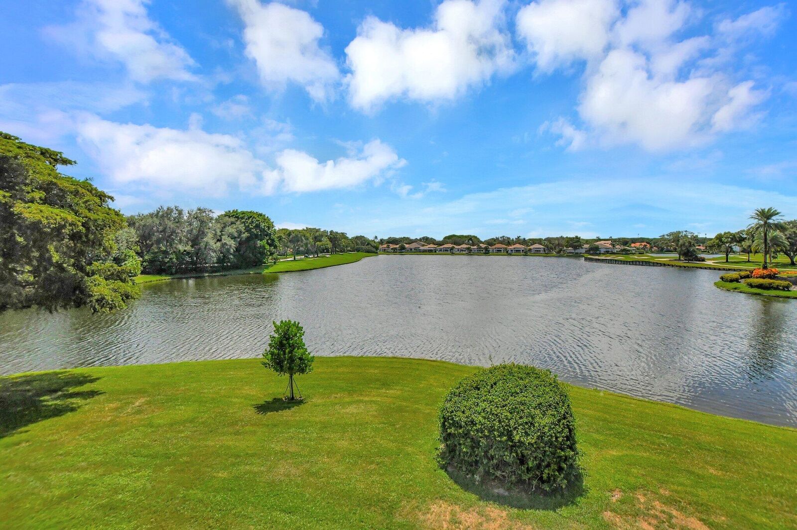 Property Photo:  