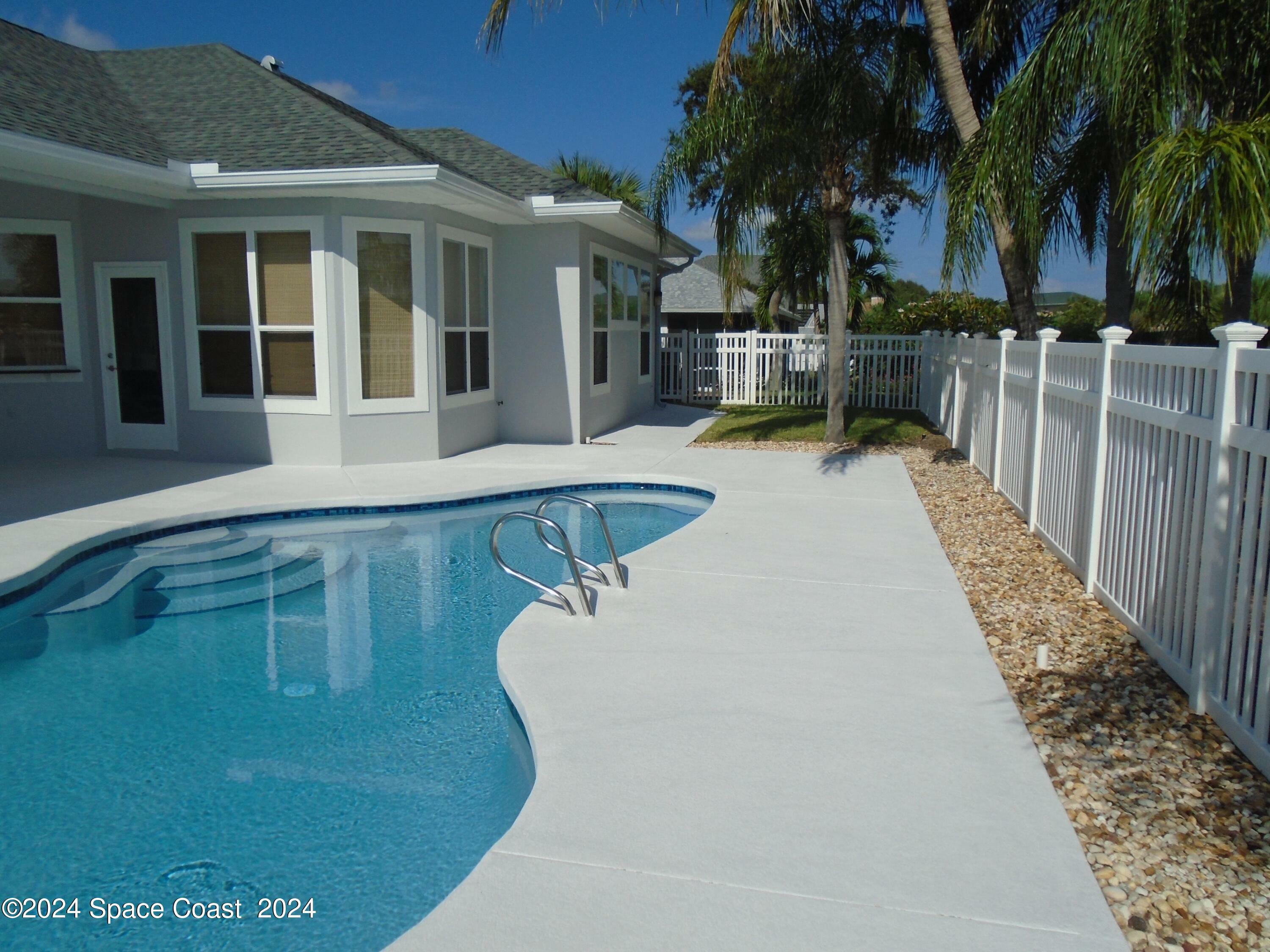 Property Photo:  562 Sanderling Drive  FL 32903 