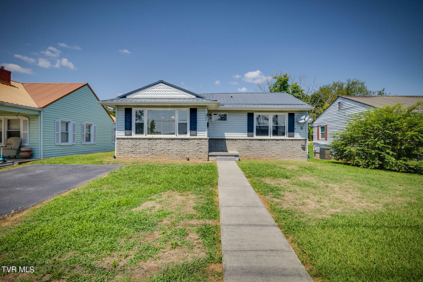 Property Photo:  431 Roan Street  TN 37665 