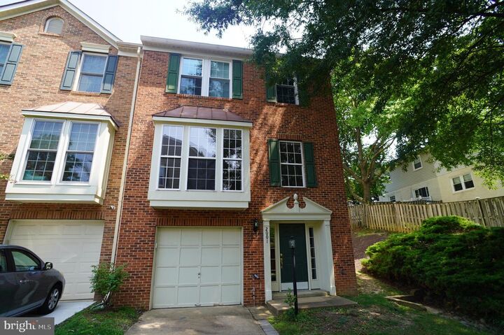 2001 Buchanan Court  Arlington VA 22207 photo