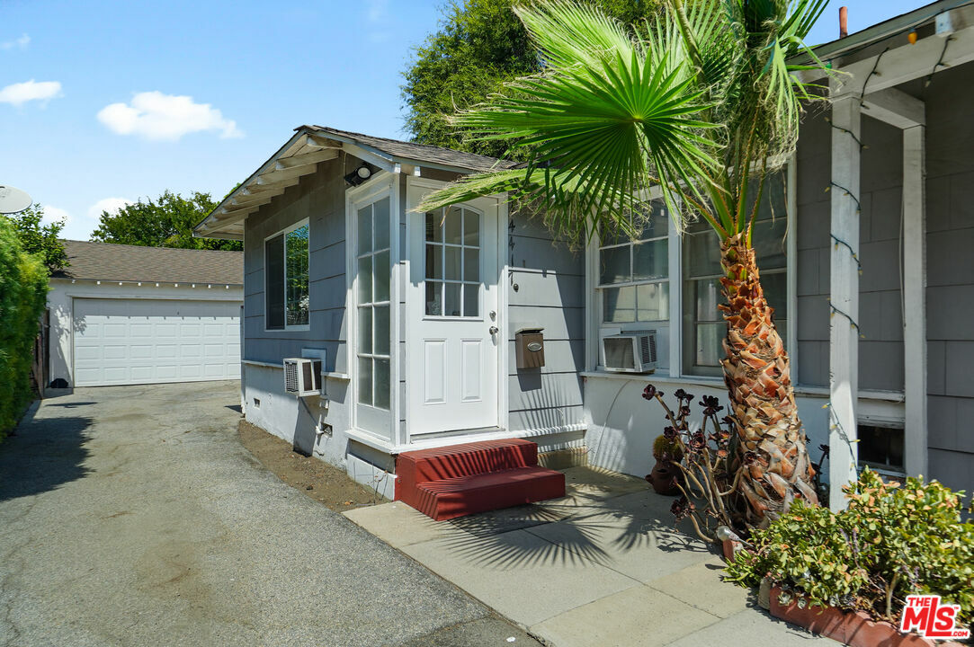 Property Photo:  14417   Magnolia Blvd  CA 91423 