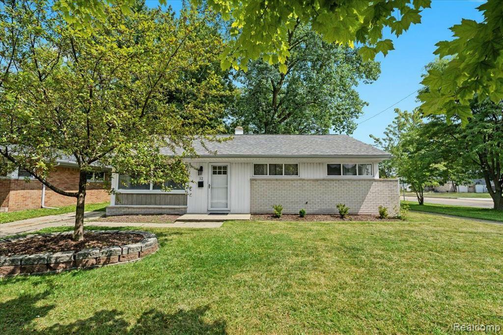 Property Photo:  12 Huntley Avenue  MI 48017 1721 