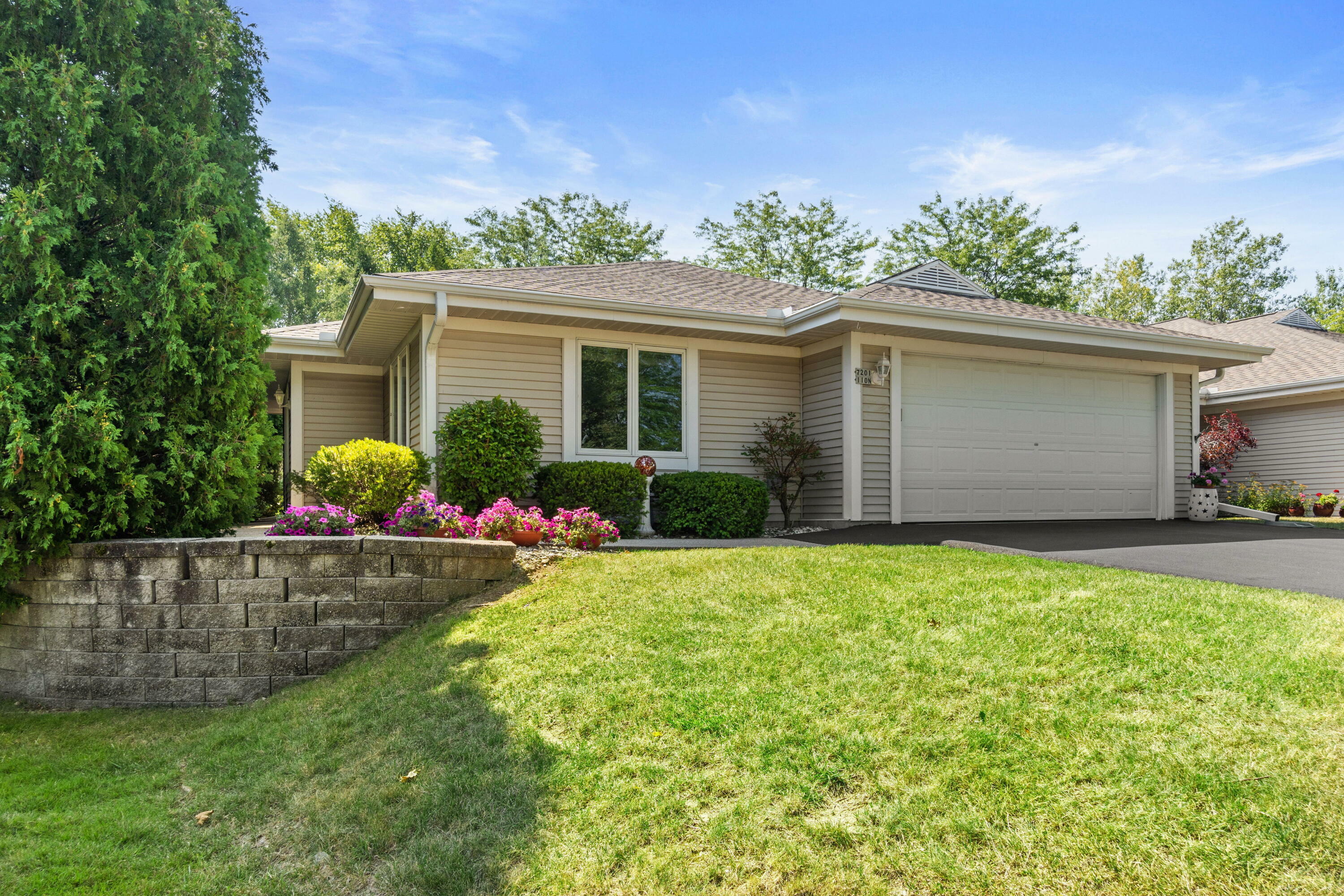 Property Photo:  7201 W Mequon Square Dr  WI 53092 