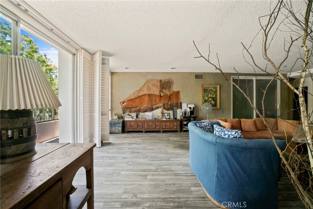 Property Photo:  339 N Palm Drive 204  CA 90210 