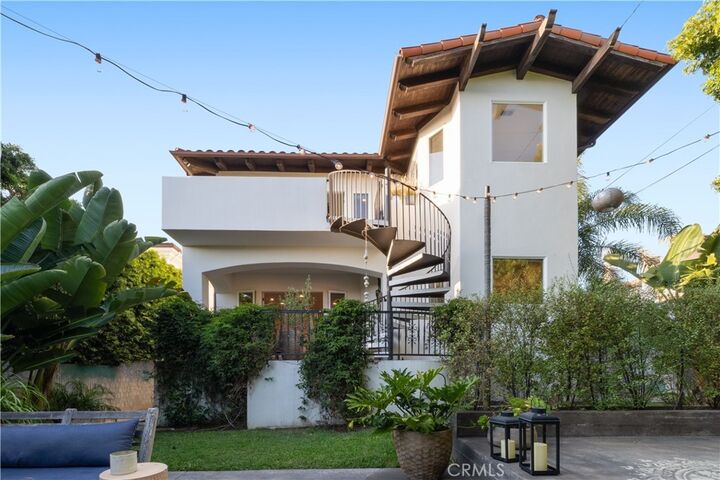 Property Photo: 700 Avenue C CA 90277