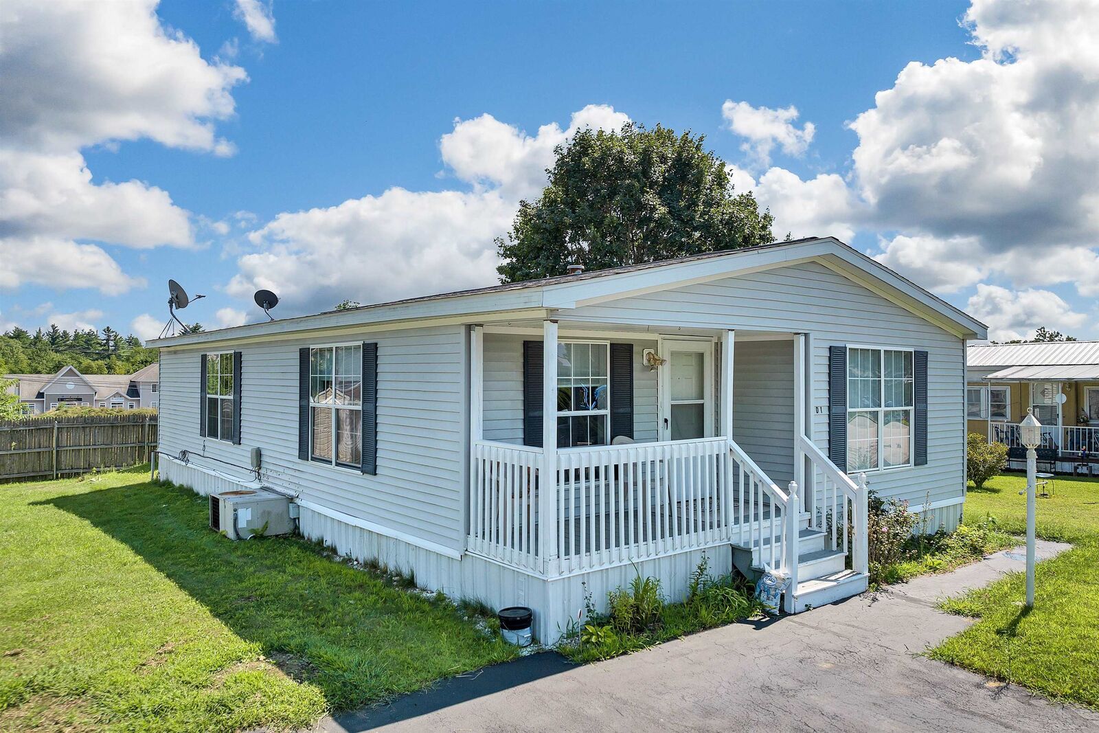 Property Photo:  290 Calef Highway  NH 03042 