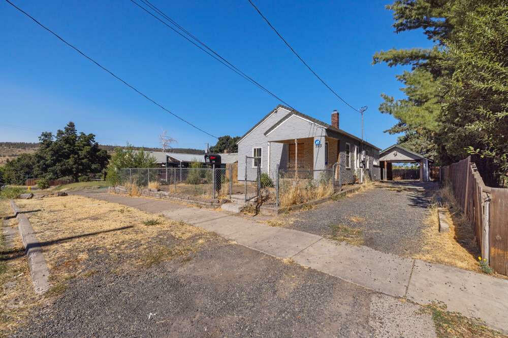 Property Photo:  723 Doty Street  OR 97601 