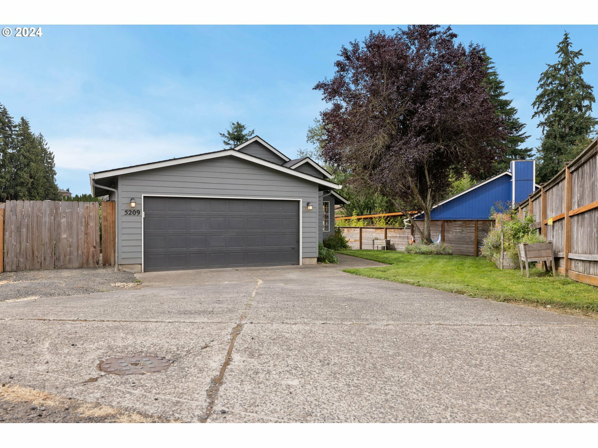 Property Photo:  5209 NE 72nd Cir  WA 98661 