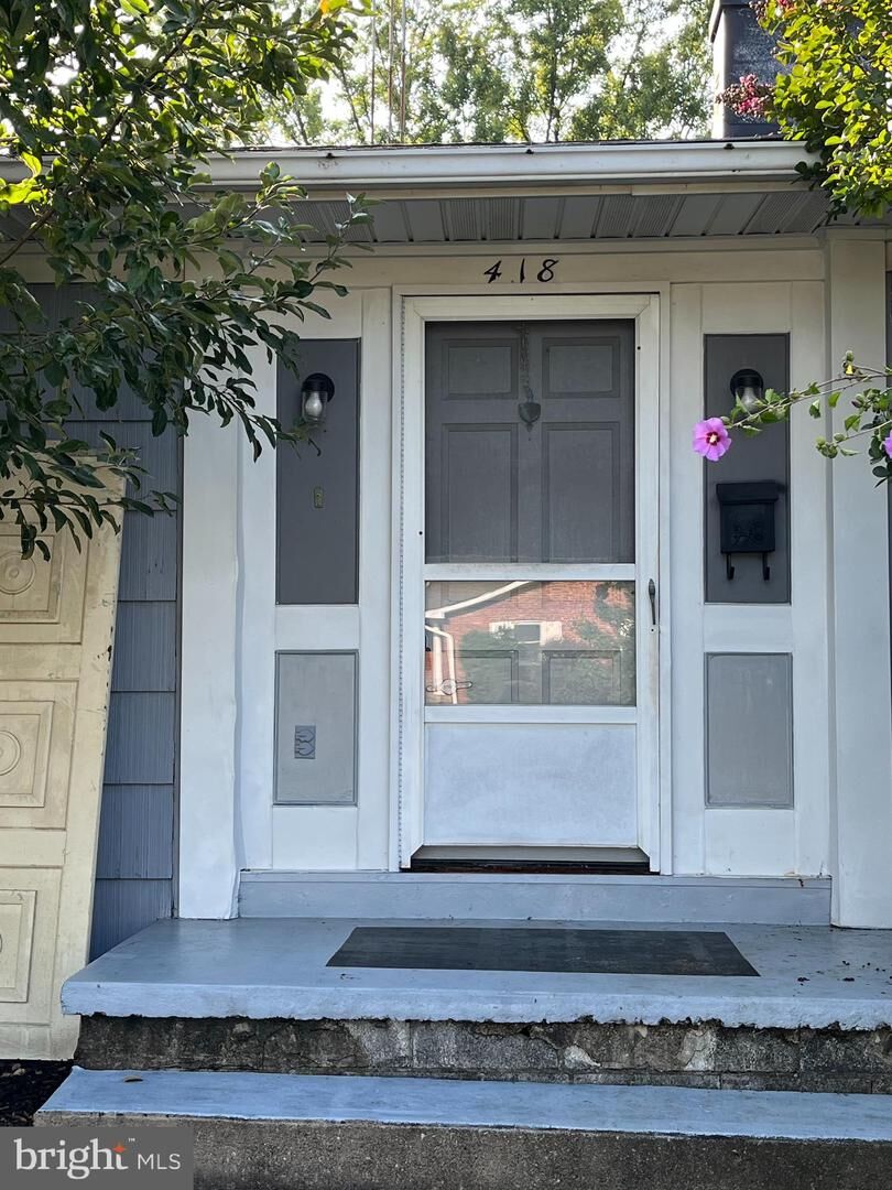 Property Photo: 418 S Georgia Avenue WV 25401