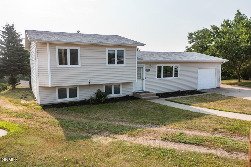 Property Photo:  2150 Missouri Drive N  ND 58554 