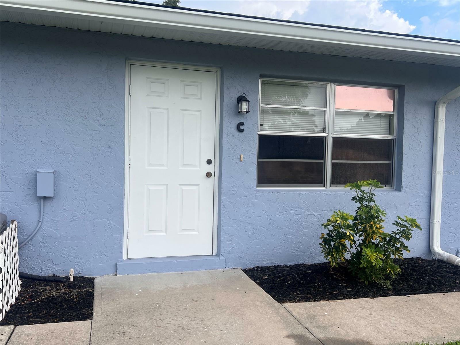 Property Photo:  820 Kings Court C  FL 33950 