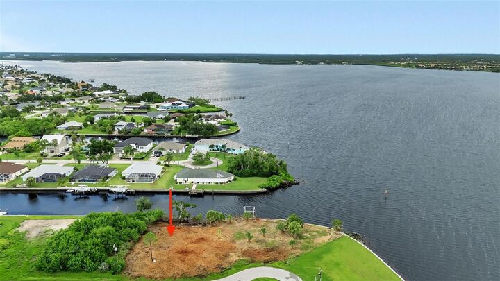 Property Photo: 12430 Quinlan Avenue FL 33981