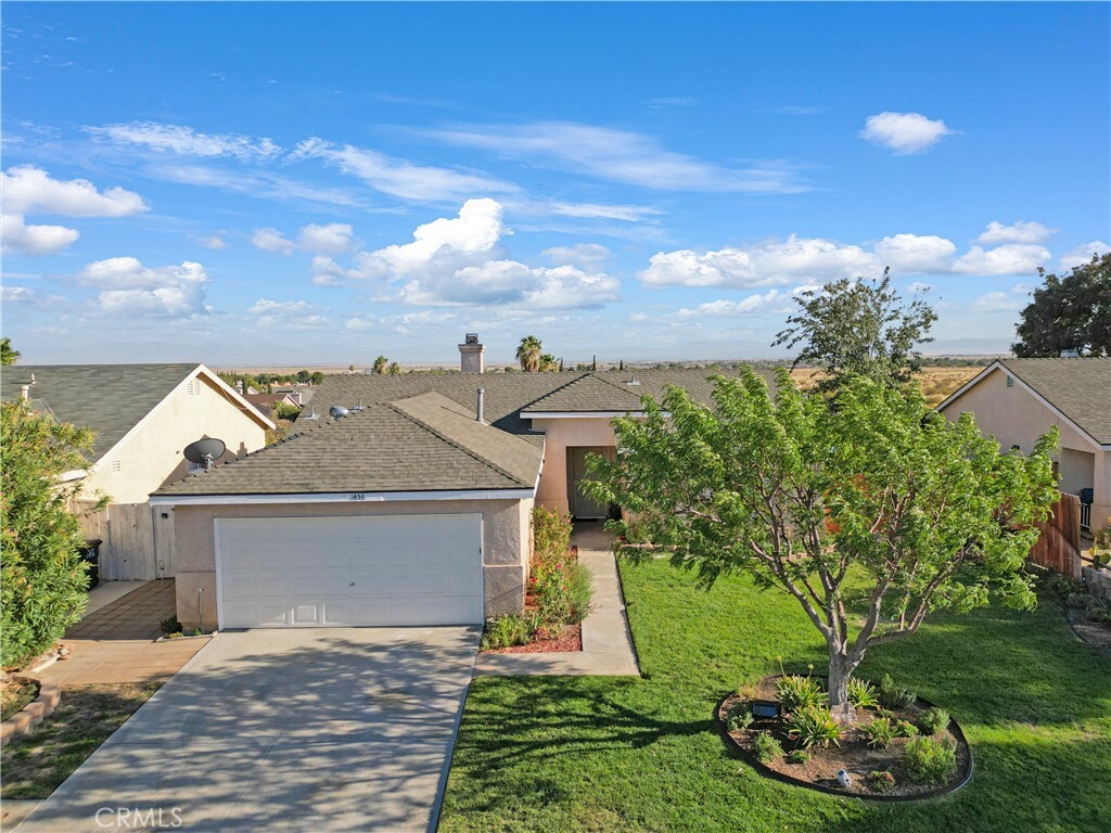 Property Photo:  1456 Bradford Avenue  CA 93560 