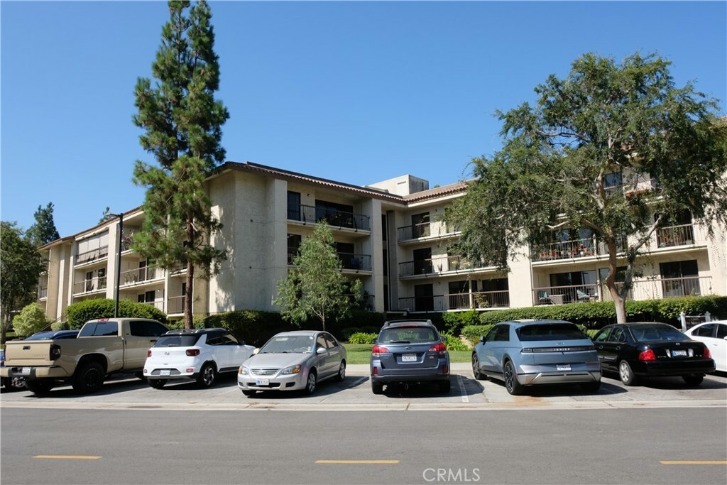 Property Photo:  13601 Del Monte Drive 49A M17  CA 90740 