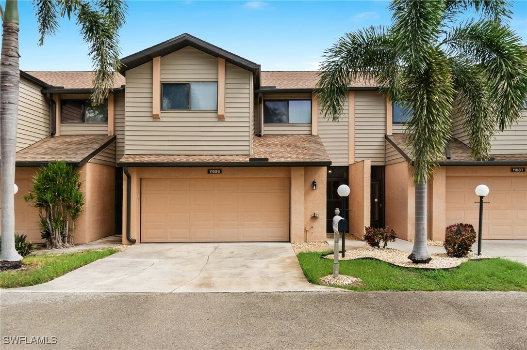 Property Photo:  11685 Pointe Circle Drive  FL 33908 