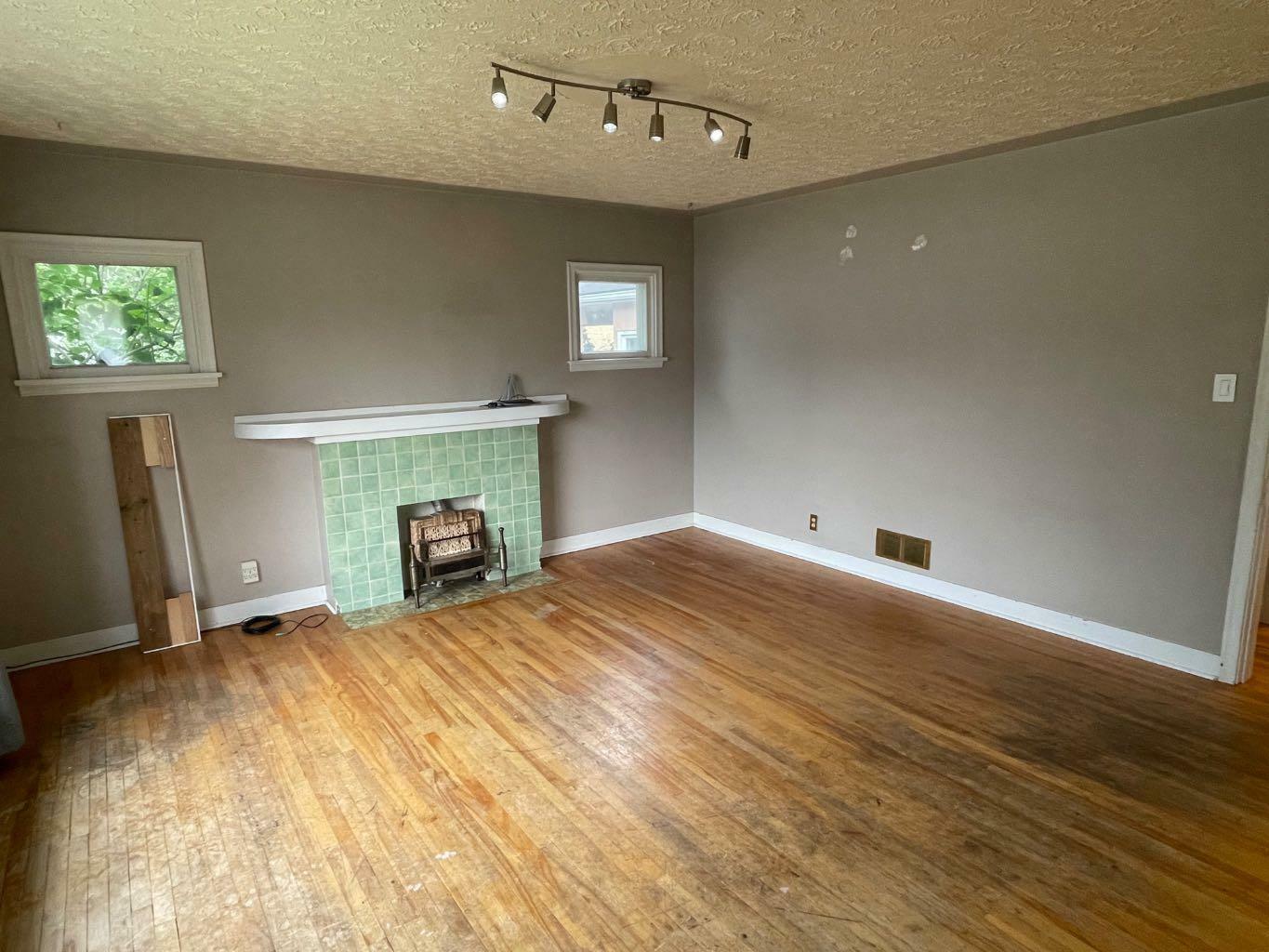 Property Photo:  1710 Westmount Road NW  AB T2N 3M3 