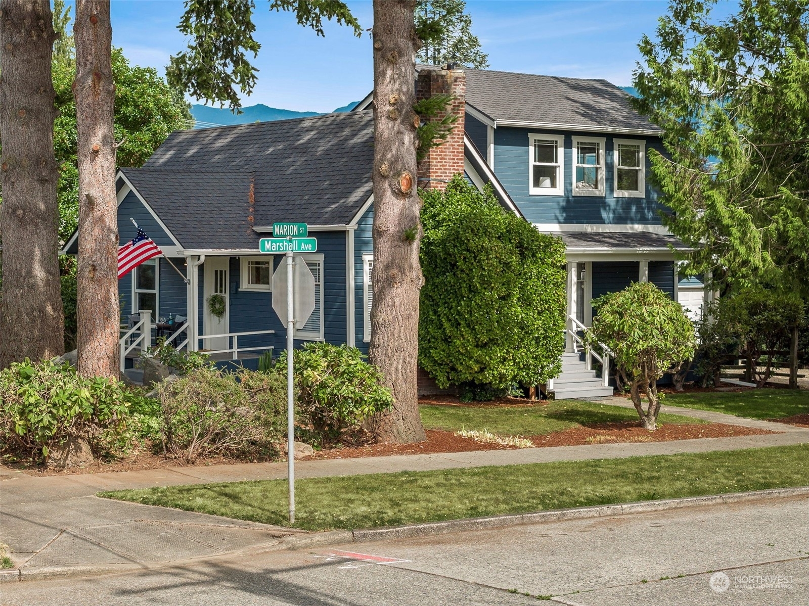 Property Photo:  1807  Marion Street  WA 98022 