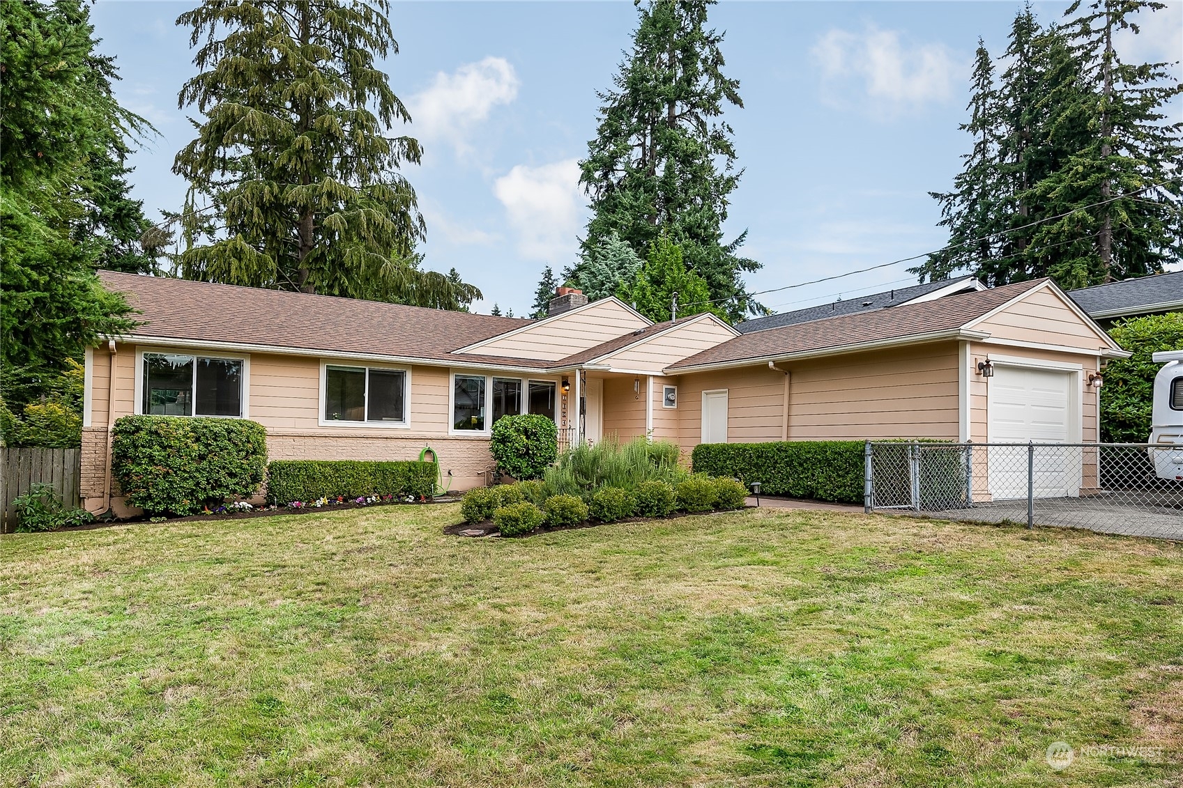 Property Photo:  1804 N 198th Street  WA 98133 