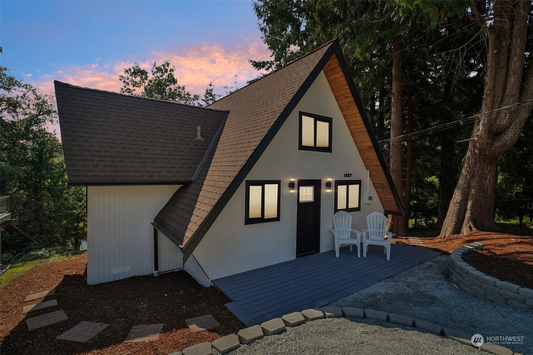 Property Photo:  1827  Lake Drive  WA 98282 