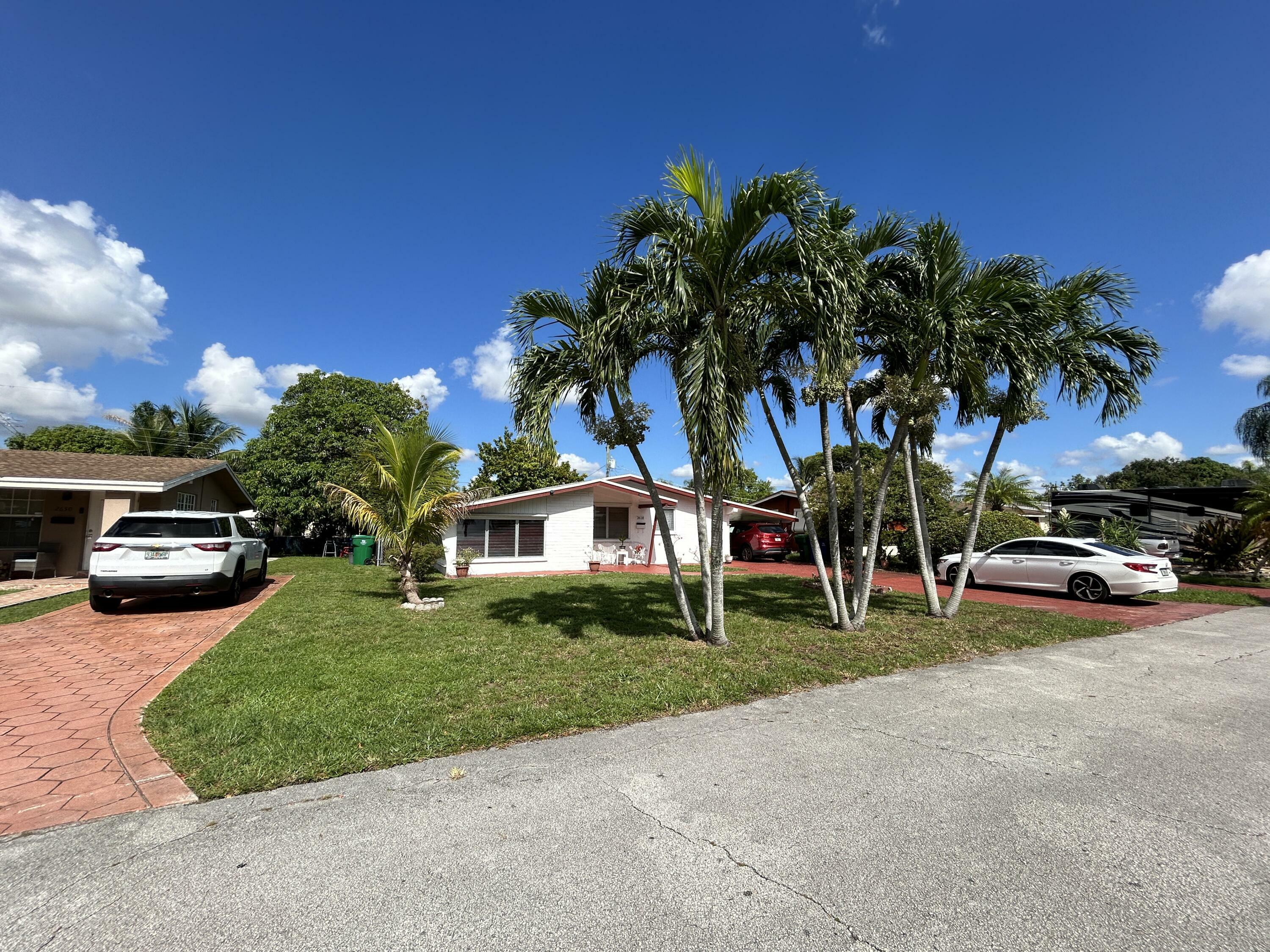 Property Photo:  2618 Havana Drive  FL 33023 