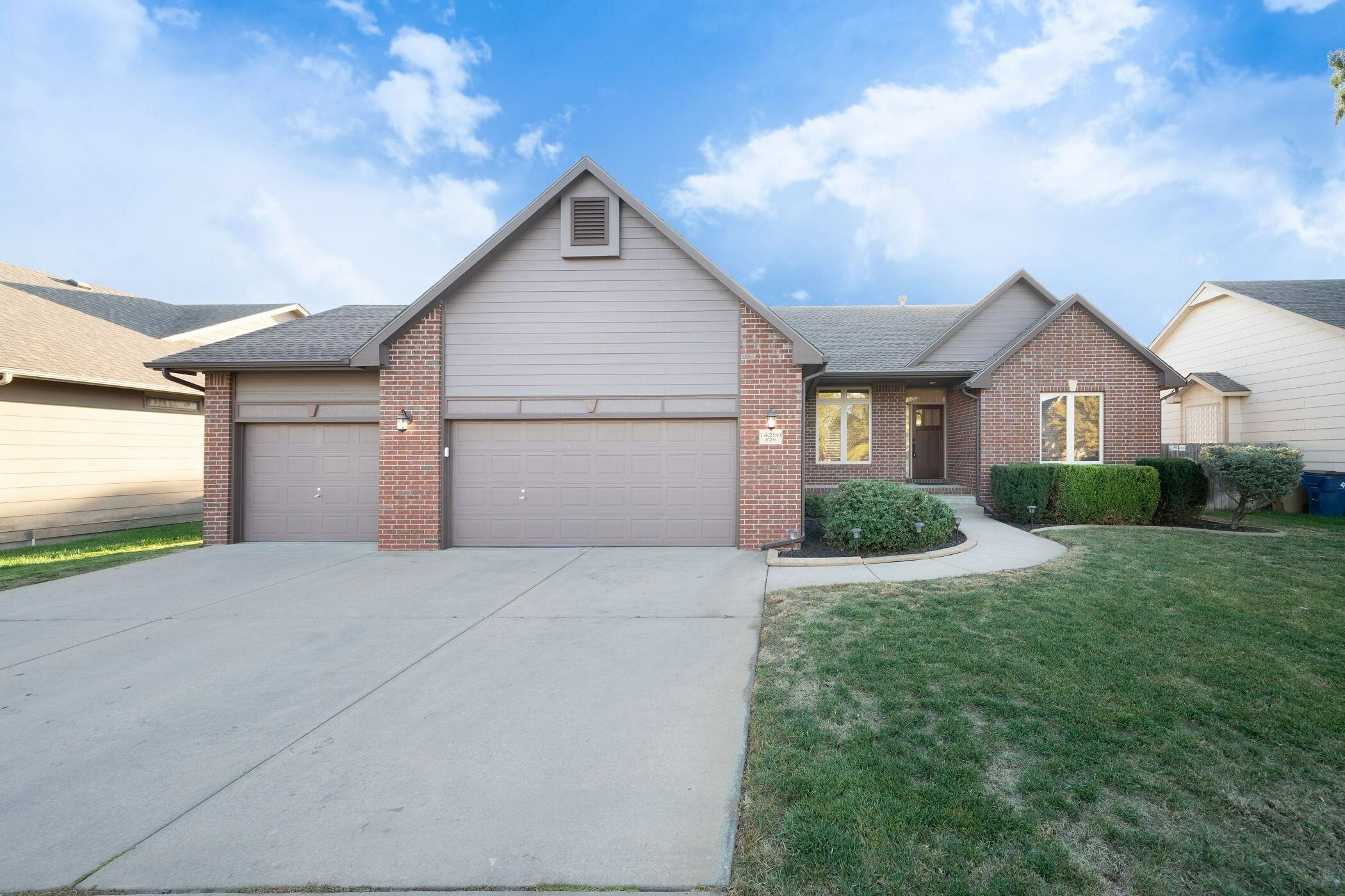 Property Photo:  14200 W Onewood Pl Unit 26  KS 67235 