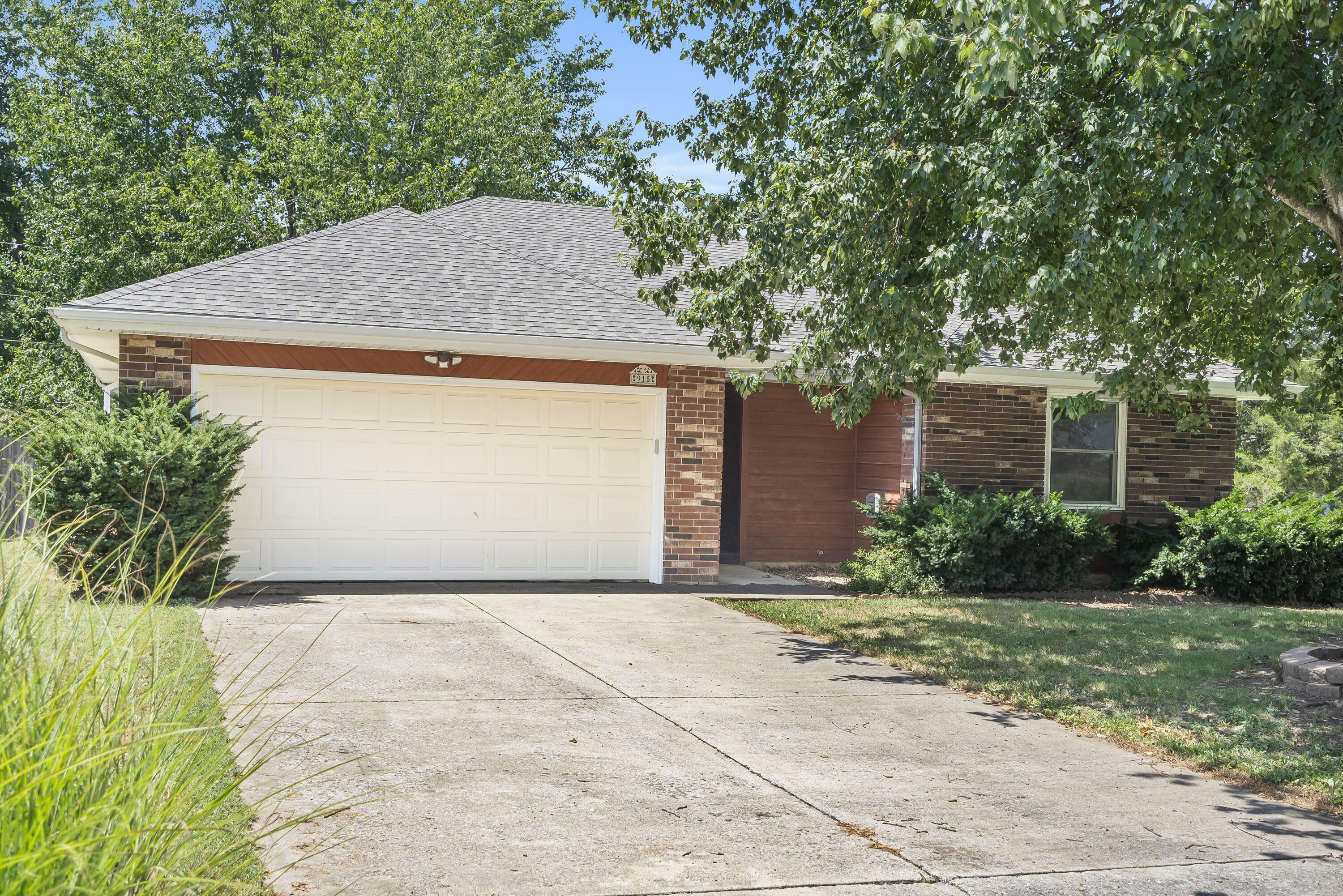 Property Photo:  915 Breann Court  MO 65714 