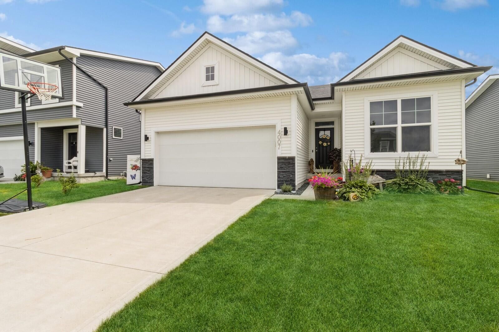 Property Photo: 4007 NE 5th Street IA 50021