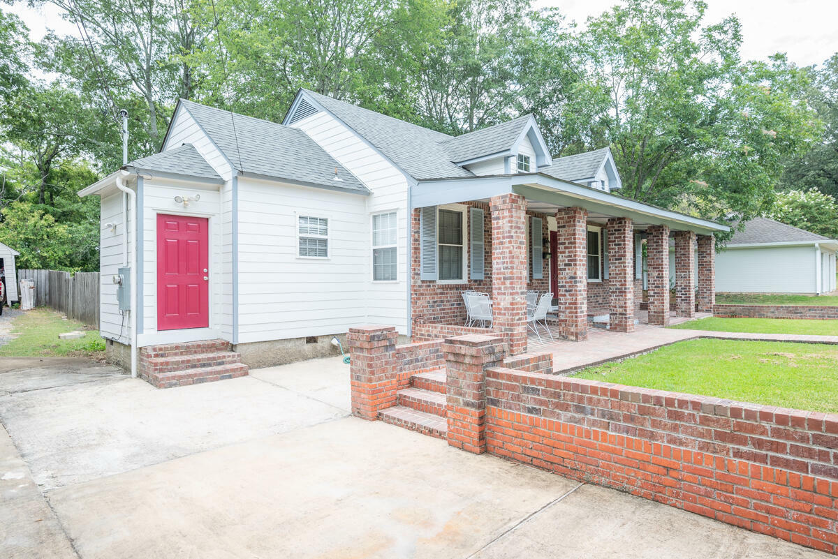 Property Photo:  214 N Montgomery Street  MS 39759 