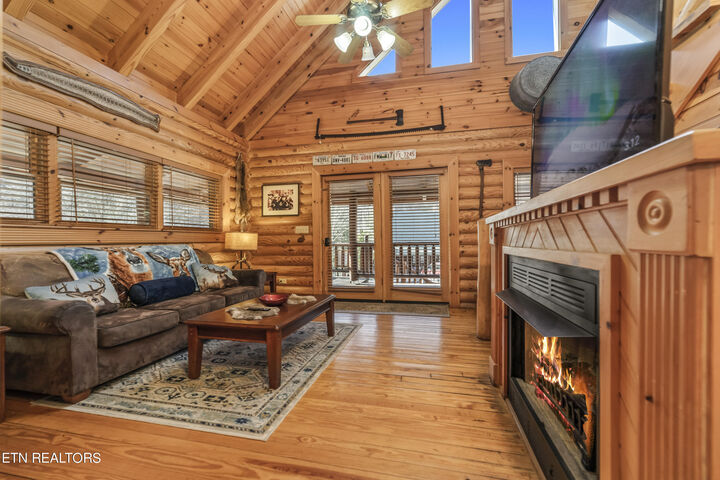 Property Photo: 3124 Smoky Ridge Way TN 37862