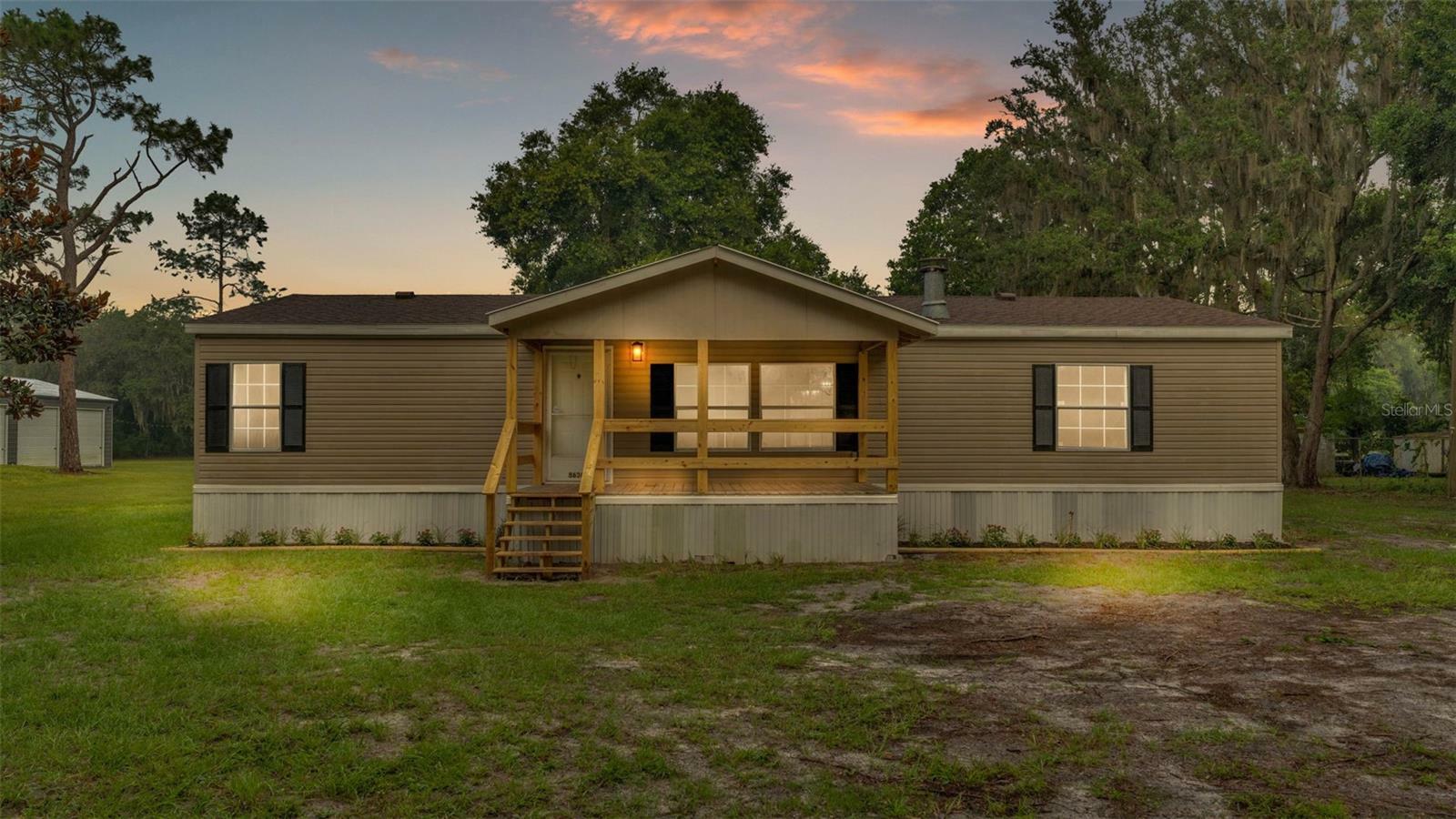 Property Photo:  8630 Gibson Oaks Drive  FL 33809 