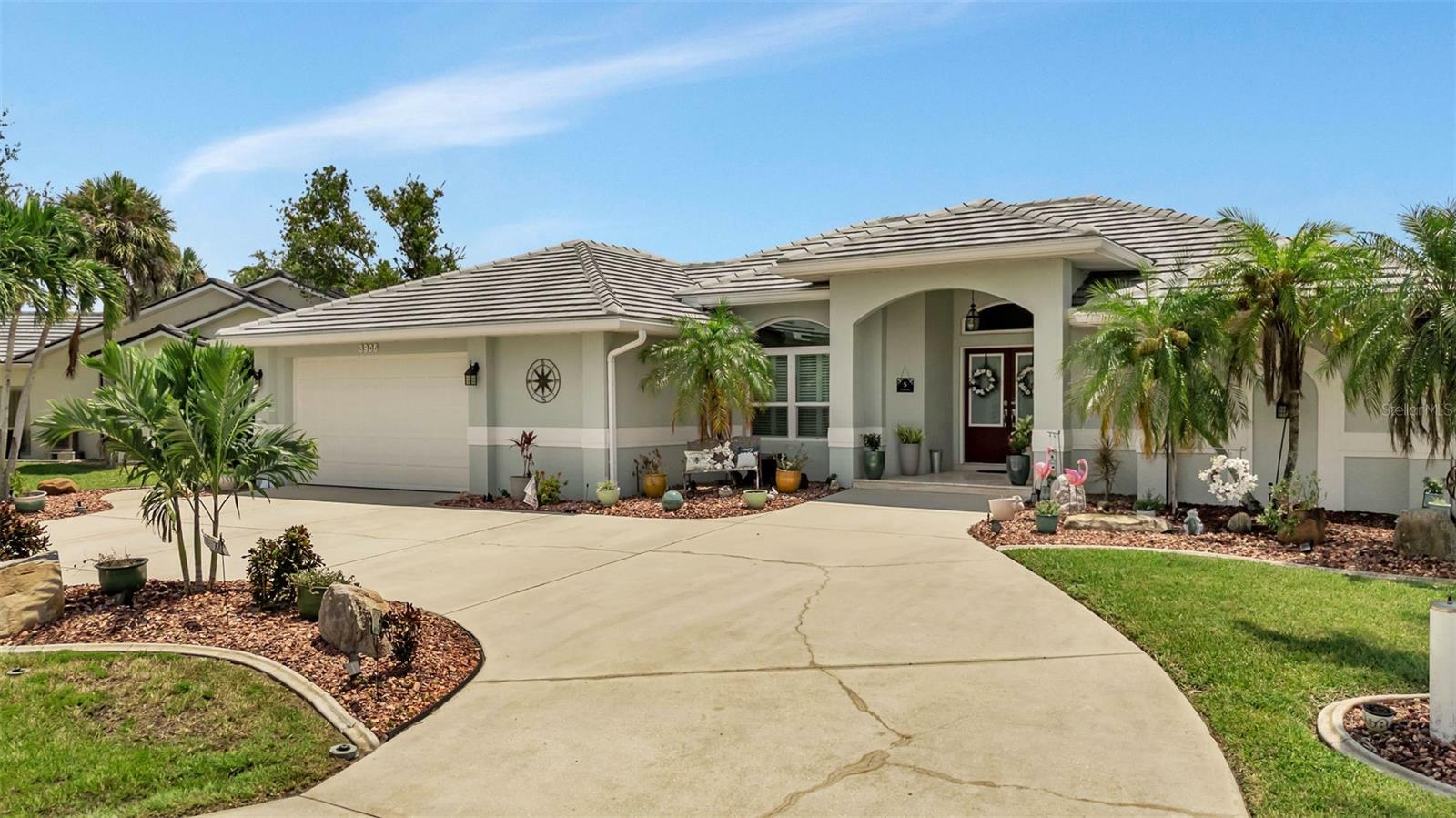 Property Photo:  3906 Crooked Island Drive  FL 33950 