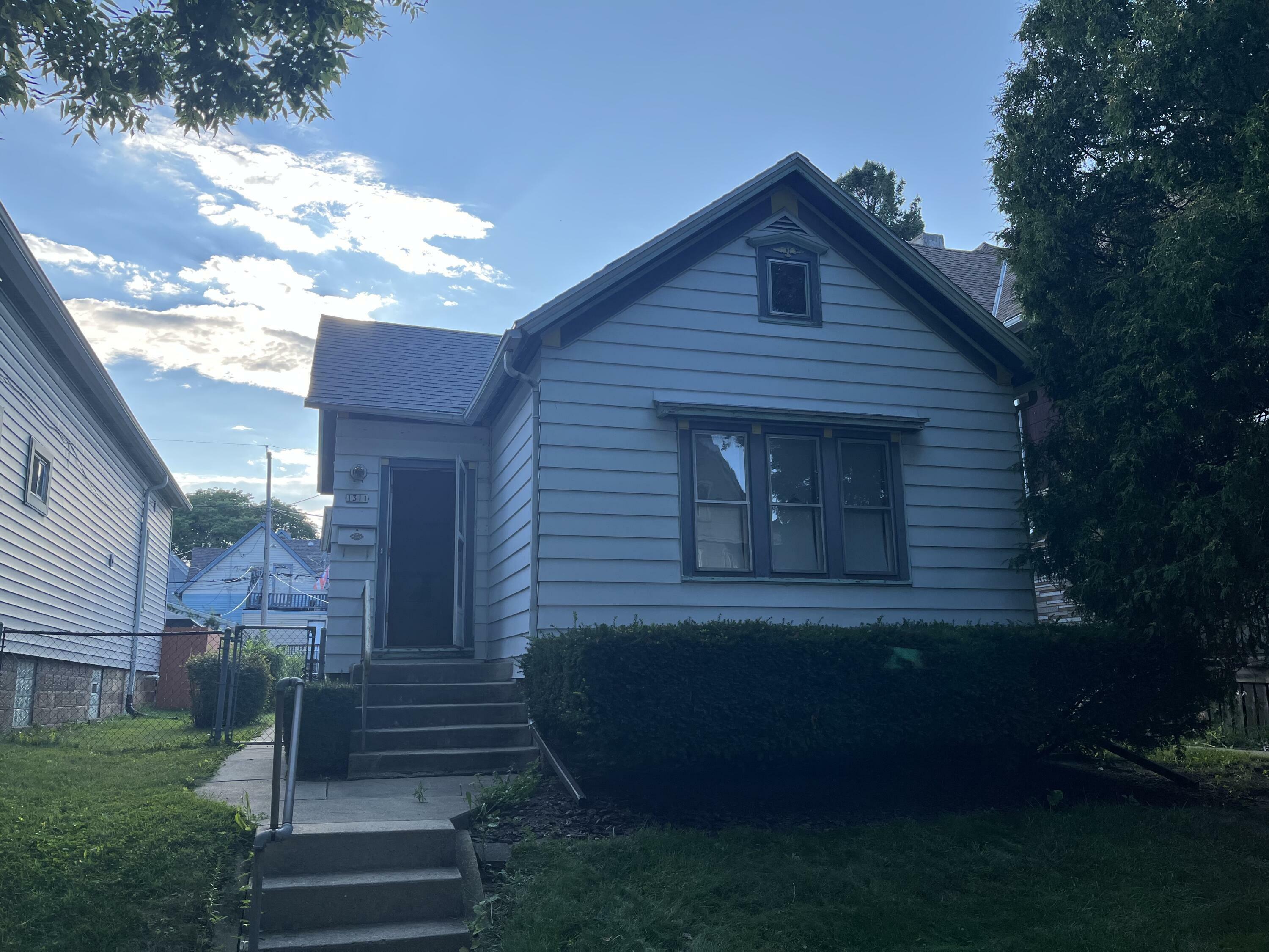 Property Photo:  1311 S 21st St  WI 53204 