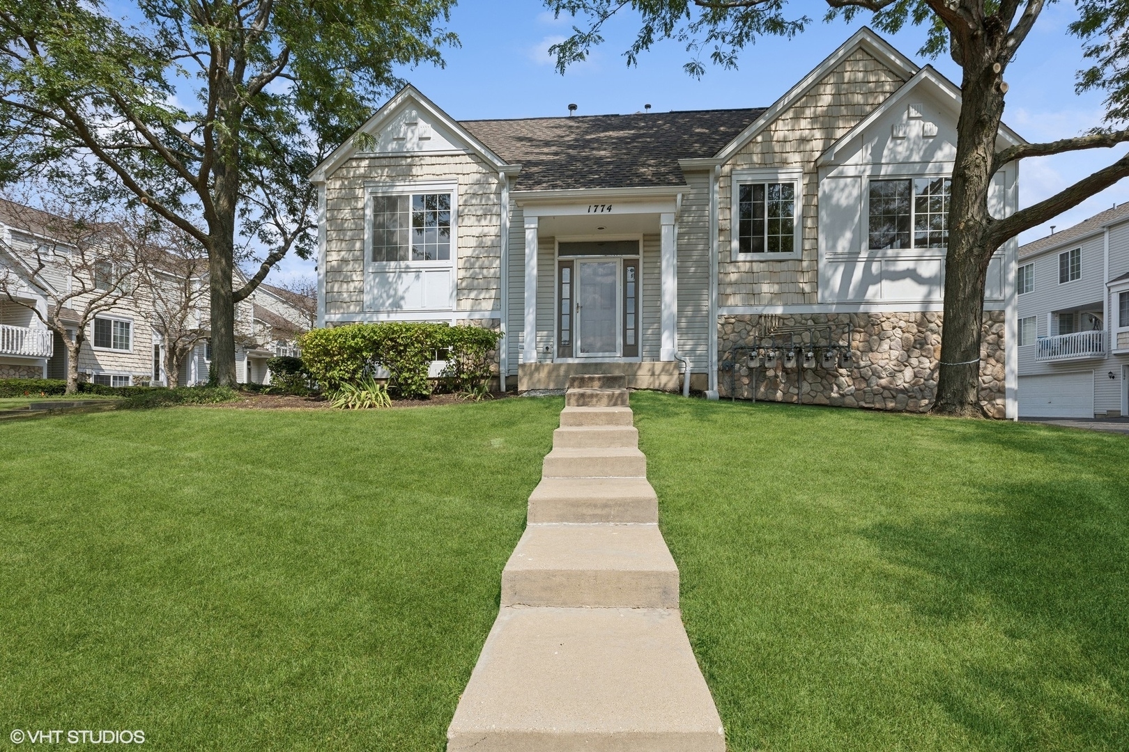 Property Photo:  1774 Middlebury Drive 1774  IL 60503 