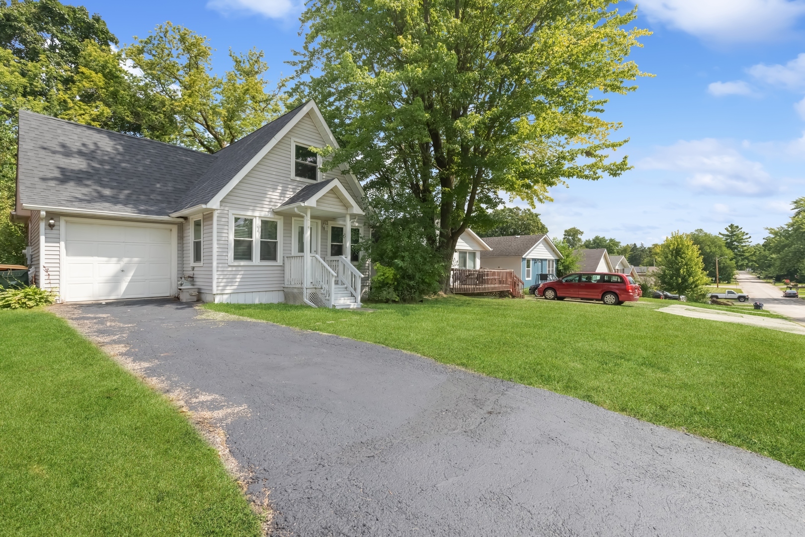 Property Photo:  214 N Woodland Drive  IL 60073 