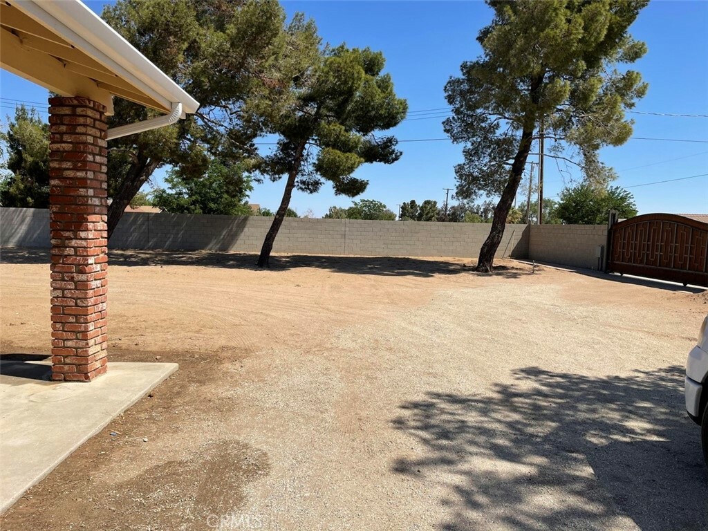 Property Photo:  41037 34th Street W  CA 93551 