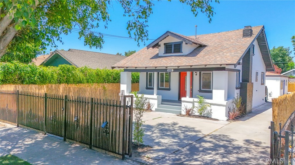 Property Photo: 1563 E 49th Street CA 90011